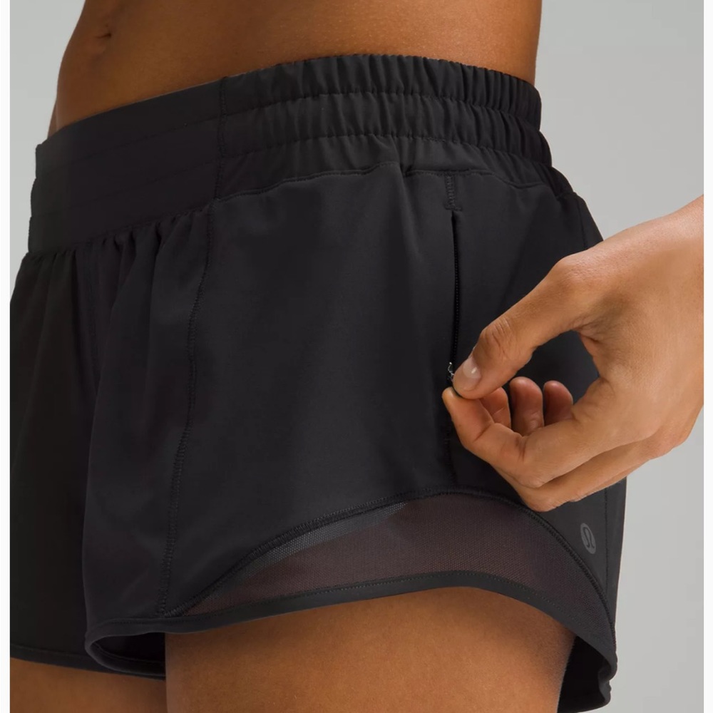 Lululemon Athletica | Hotty Hot Low-Rise Lined Short 2.5" |Black | Size 6